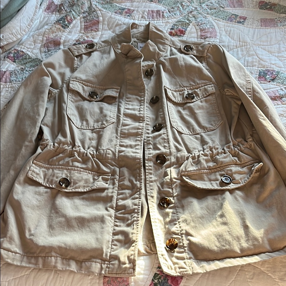 Size medium,barely worn.Lightweight for spring or fall!